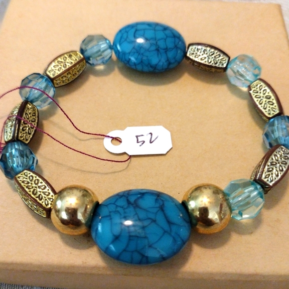 Artemis's Gems custom-made beaded bracelet with large cracked stone blue bead - Picture 1 of 4